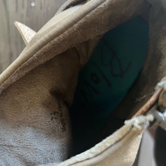 BLOWFISH Women's Wedge Ankle Boots SZ 7.5 Tan Faux Leather Buckle Detail - Picture 2 of 7